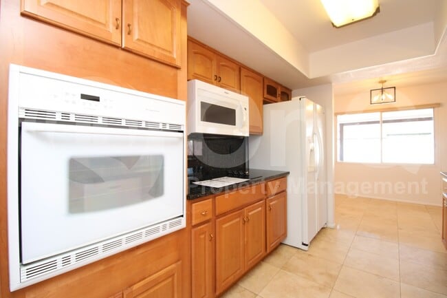 Photo - 1816 E Oxford Dr House