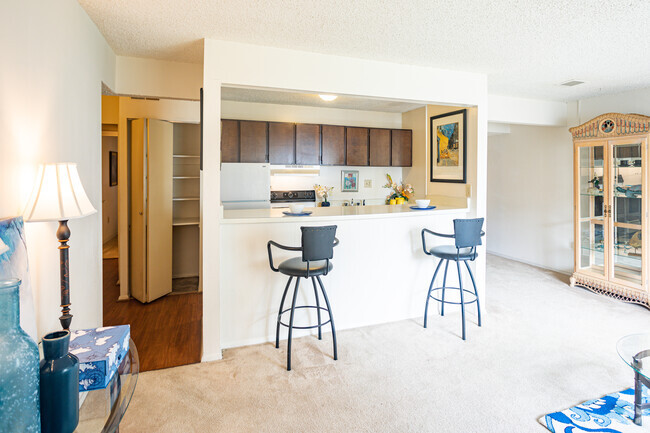 2BR, 2BA - Kingly Ones and Briarwood Court Apartments