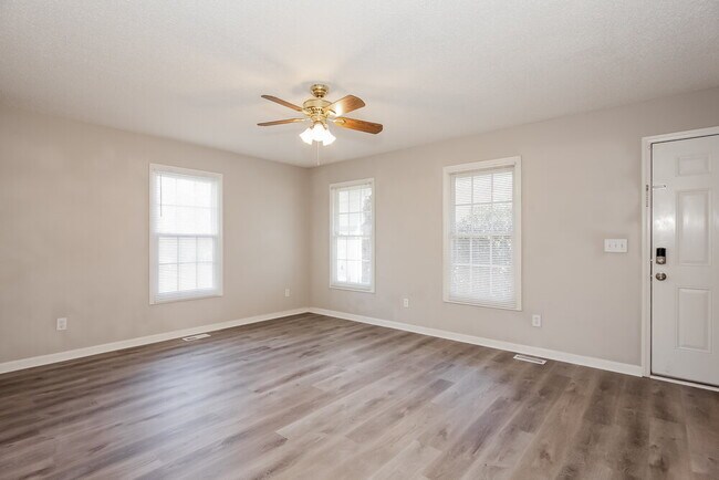 Foto del edificio - 201 Linville Ct