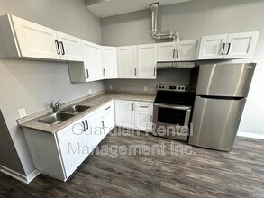 Building Photo - 209 Simpson St