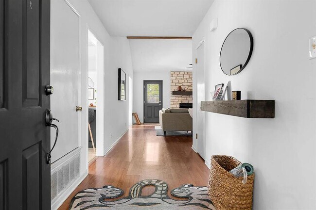 Foto del edificio - 8303 Red Willow Dr