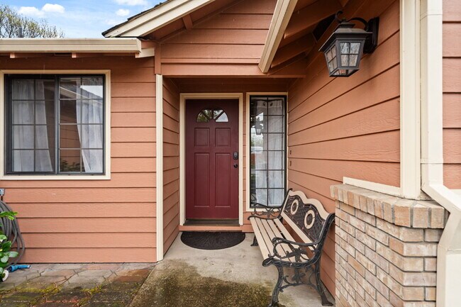 Building Photo - 2360 Temple Dr