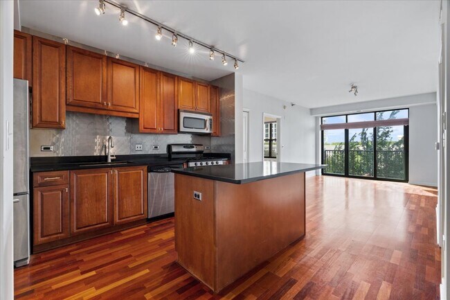 Foto del edificio - 1250 S Indiana Ave