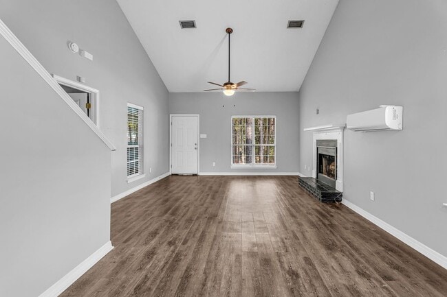 Building Photo - 68 Summer Oaks Dr