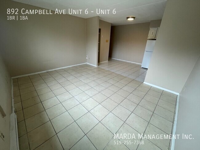 Photo du bâtiment - SPACIOUS 1 BED/1BATH APT - COLLEGE & CAMPBELL + HYDRO! 1/2 MON FREE!!