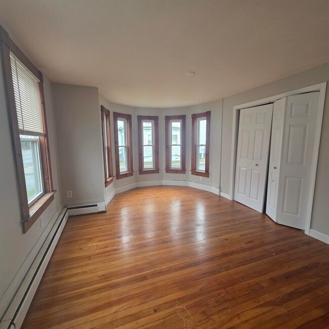 Building Photo - 200 Main St