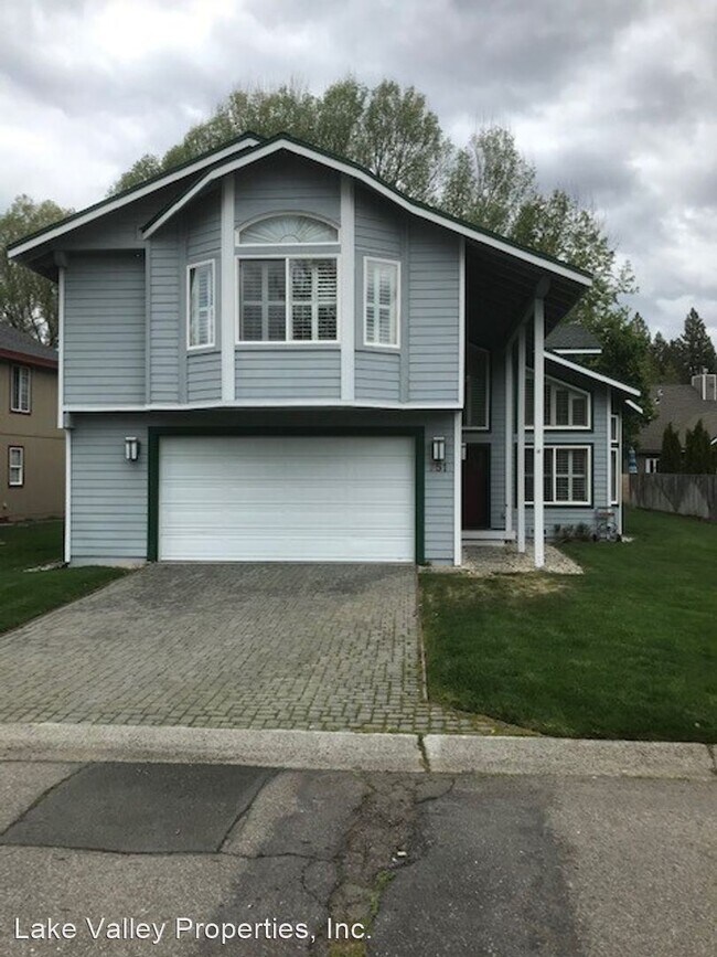 Building Photo - 4 br, 2.5 bath House - 751 Lassen Dr.