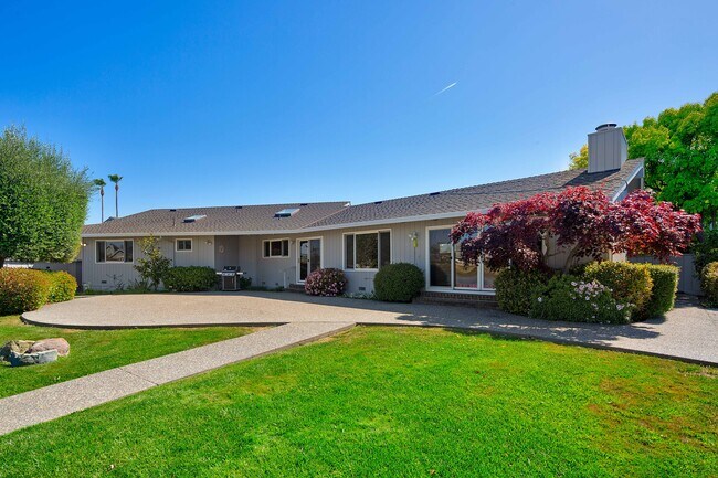 Foto del edificio - 416 Riviera Cir