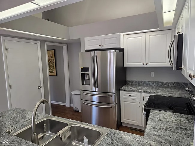 Building Photo - 943 Mockernut Ct