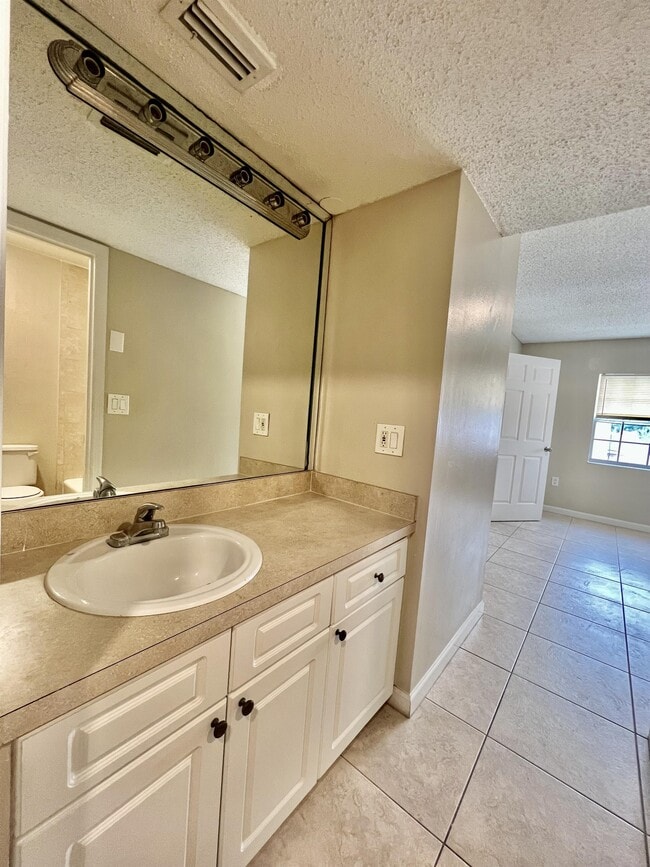 Building Photo - 555 Flemming Way
