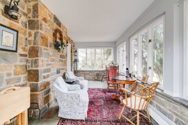 Foto del edificio - 10417 Liberty Rd