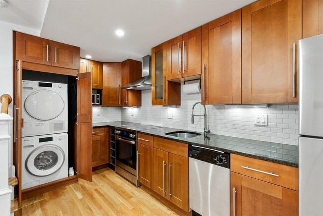 Foto del edificio - 241 Beacon St