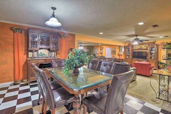 Foto del edificio - 2109 Woodside Dr