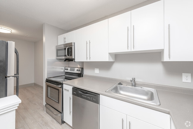 2 BR, 2 BA - Station Pointe