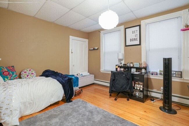 Building Photo - $1000 Utilities Rebate with Promo!  Luxury Apt w Laundry in Unit in Great Location