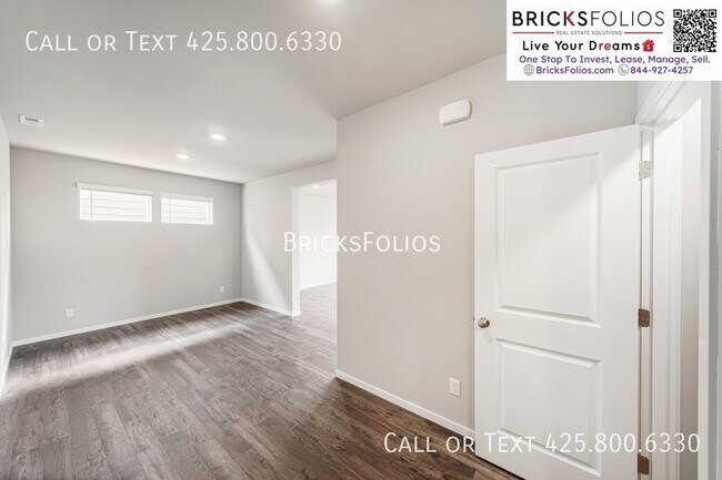 Building Photo - Welcome to Your Dream Home in Port Orchard...