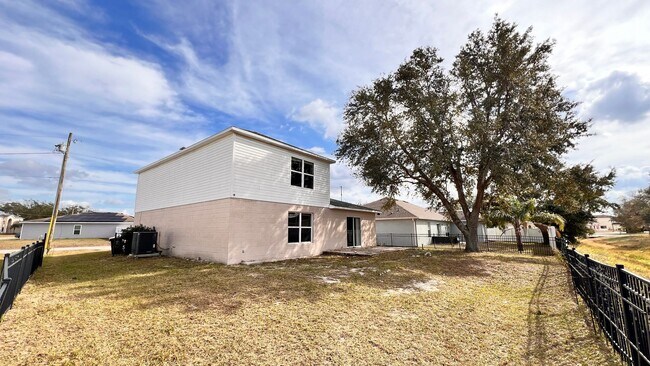 Building Photo - Spacious 4 Bedroom and 3 Bath Home! INTERN...