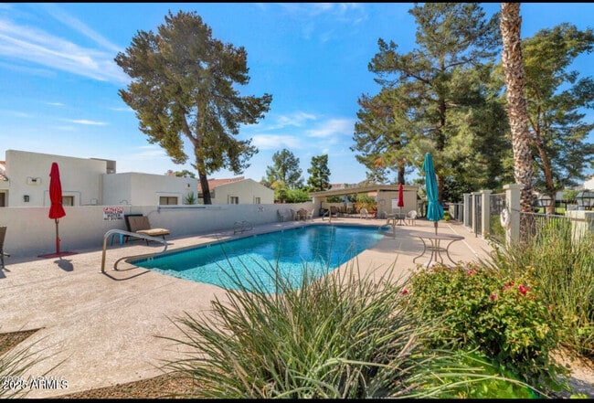 Building Photo - 3056 E Cannon Dr