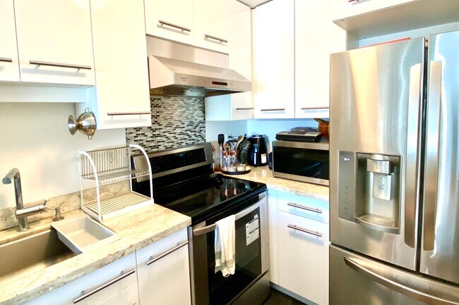 Kitchen - 1 Daniel Burnham Ct