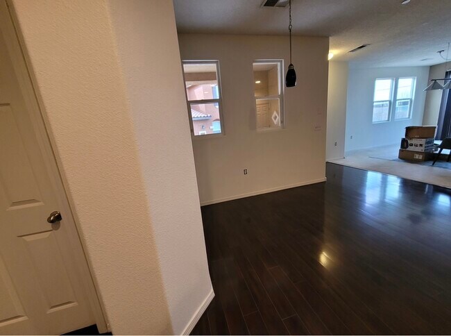 Foto del edificio - 601 Menaul Blvd NE