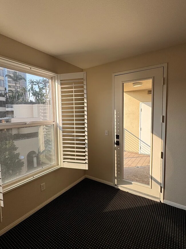 Foto del edificio - Stylish 2-Bed, 2-Bath Condo in the Heart o...