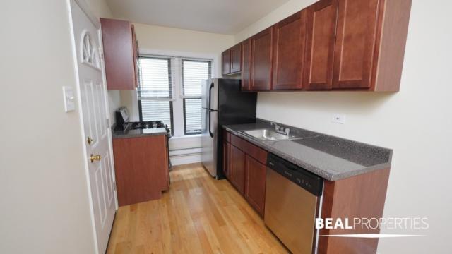 Foto del edificio - 0 bedroom in CHICAGO IL 60657