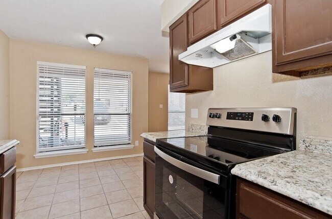 Foto del edificio - 8117 Foxfire Ln