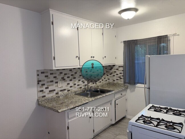 Foto del edificio - WELCOME TO YOUR NEW HAVEN IN RIVERSIDE!! W...