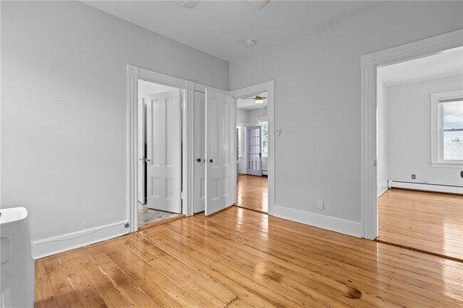 Foto del edificio - 39-39 Evergreen St