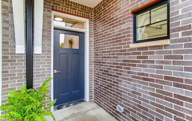 Foto del edificio - Luxurious 3 bed 3 bath townhome in Glen Ellyn