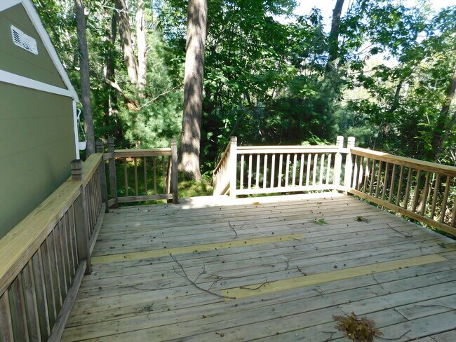 Building Photo - 4 Willow Creek Ln