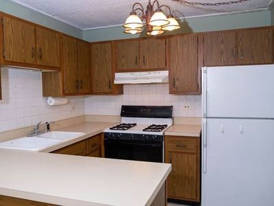 Building Photo - 5S100 Pebblewood Ln