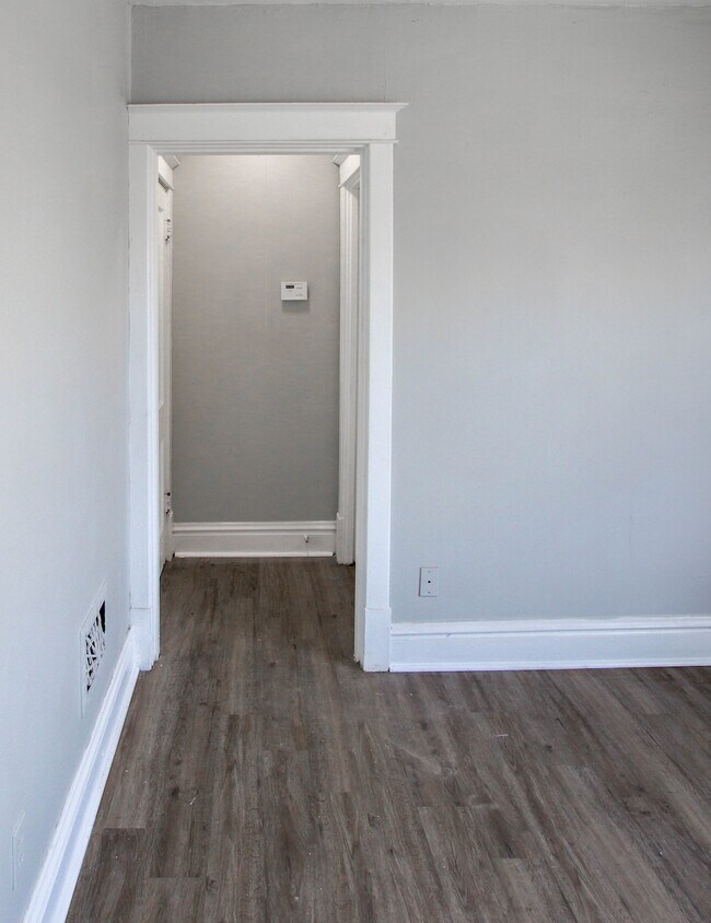 Building Photo - 3847 Gustine Ave