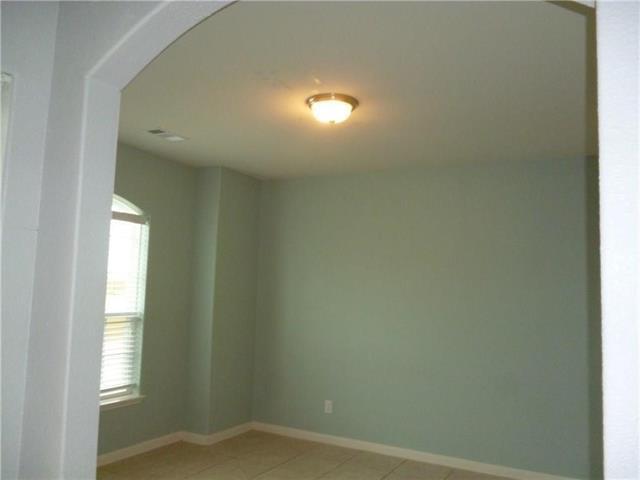 Building Photo - 2300 Redbud Dr