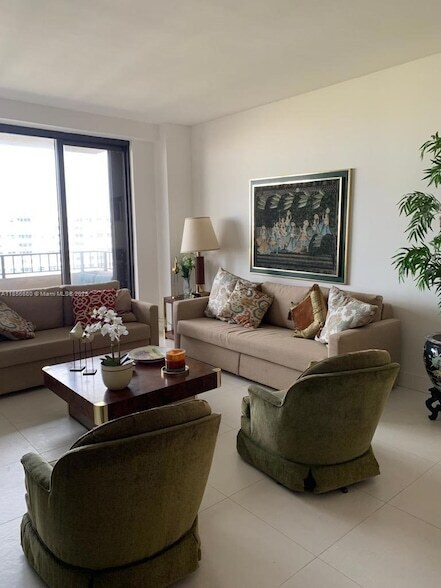 Foto del edificio - 251 Crandon Blvd