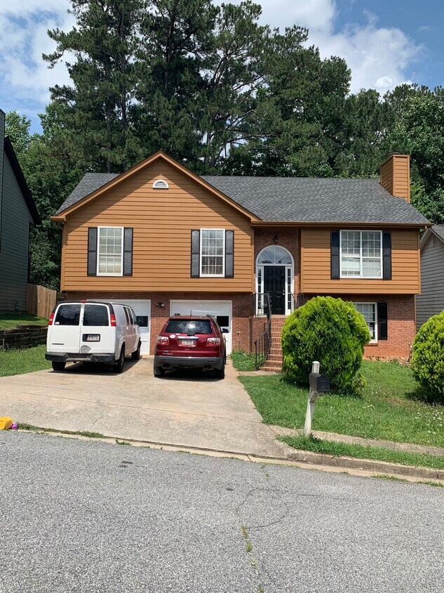 Foto del edificio - 895 Burns Walk Ct NW
