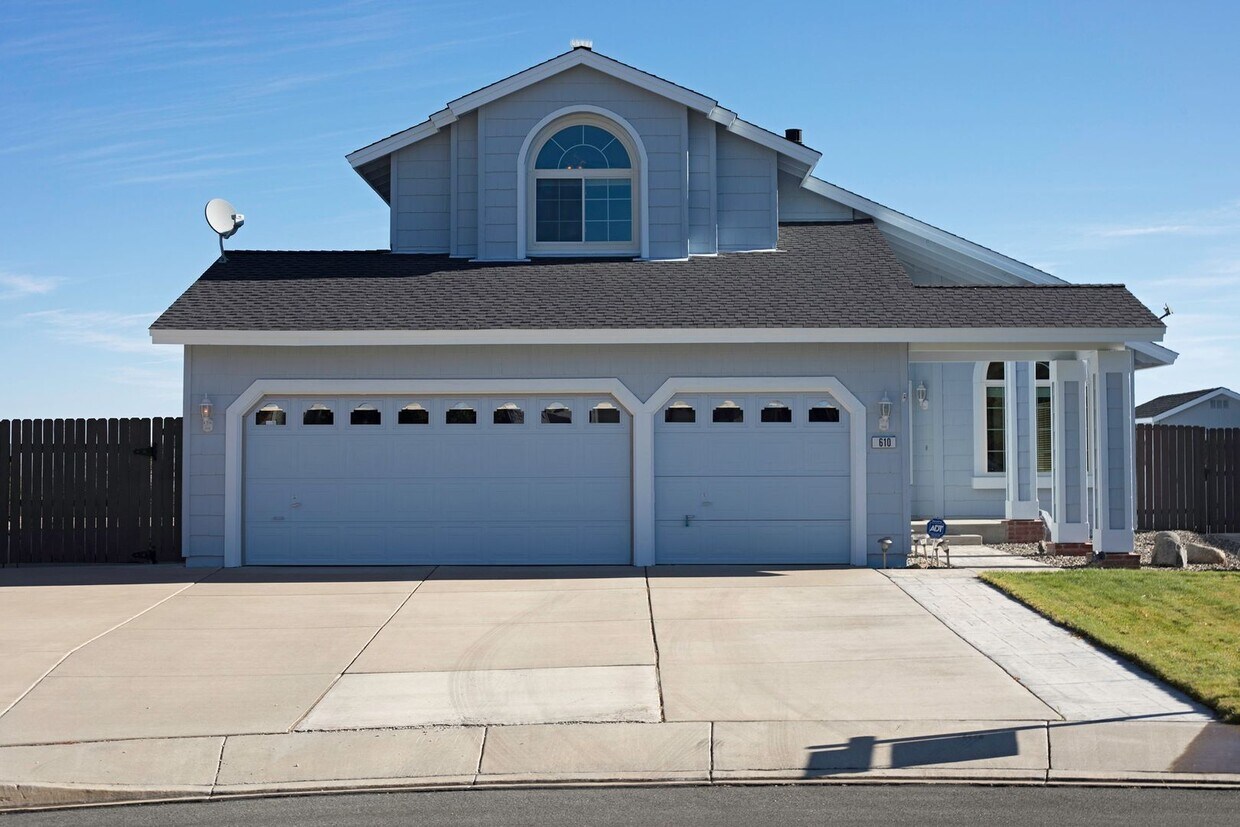 Primary Photo - SW Reno, 4bed, 3 full bath, 3car, 2,770sf ...