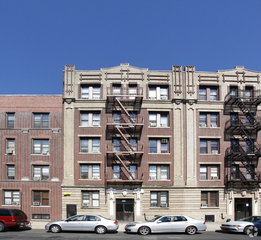 30-40 32nd - 30-40 32nd St