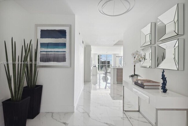 Building Photo - 300 Sunny Isles Blvd