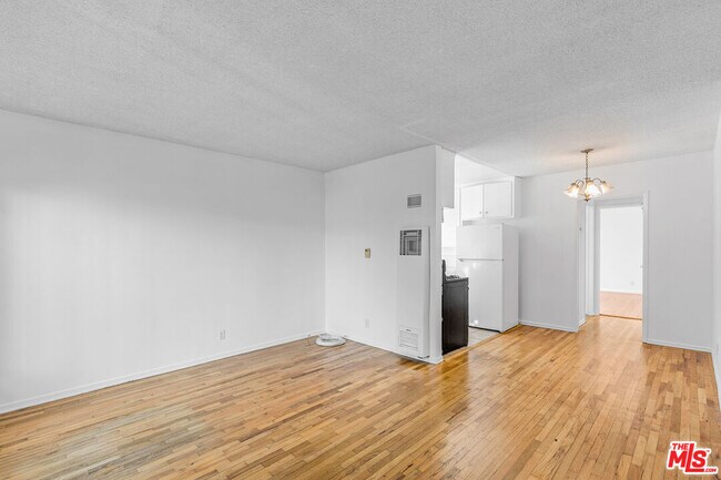 Foto del edificio - 1627 S Bundy Dr