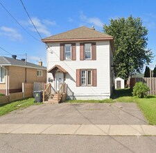 Building Photo - 561 Sherbourne St