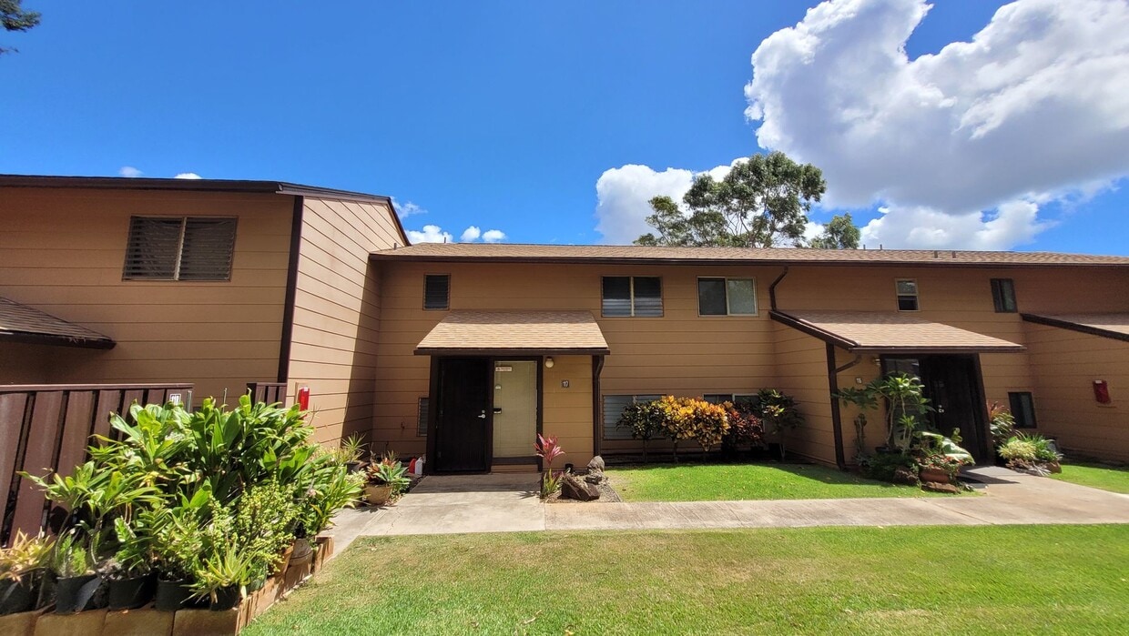 Primary Photo - 3 bed 1.5 Bath Townhouse With Beautiful Vi...