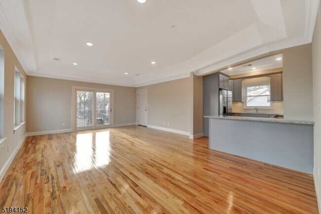 Building Photo - 159 Ivy St