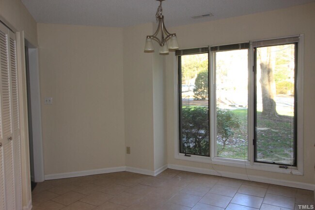 Building Photo - 111 Mossbark Ln