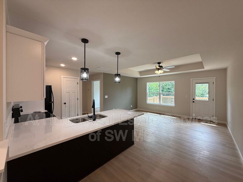 Primary Photo - 2759 S Meadowlark Ave