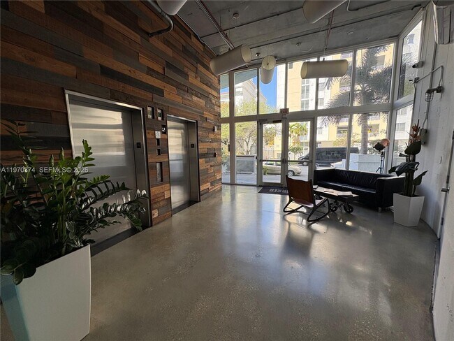 Foto del edificio - 444 NE 30th St