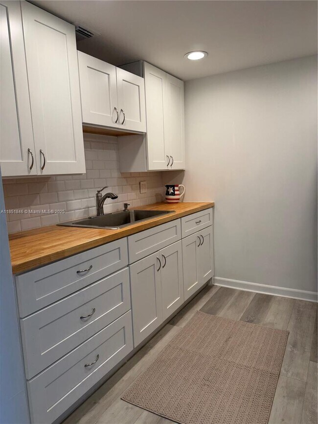 Foto del edificio - 801 SW 133rd Terrace