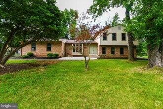Building Photo - 1423 Albert Dr
