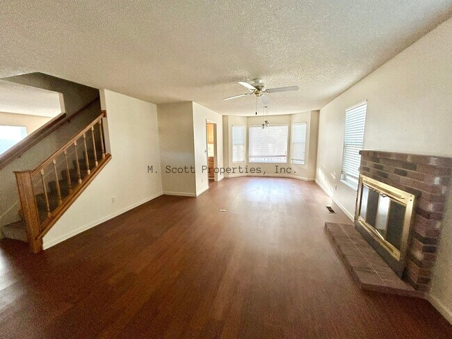 Foto del edificio - 2374 Blue Haven Ln