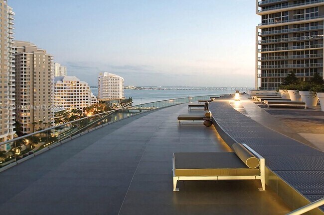 Foto del edificio - 465 Brickell Ave